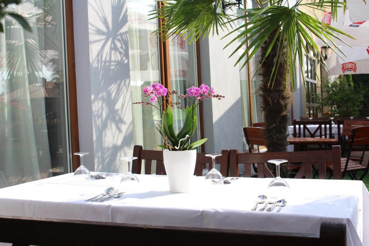 Piano Cafe B&B Mielec Eksteriør bilde